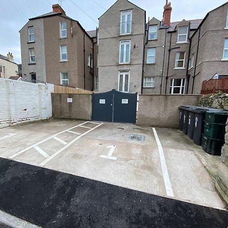 Central Llandudno, Private Parking Near To Beach, Pier & Shops Exterior photo