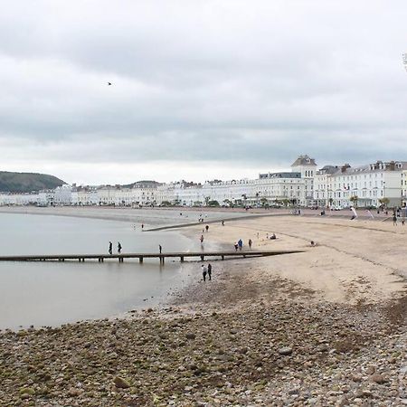 Central Llandudno, Private Parking Near To Beach, Pier & Shops Exterior photo