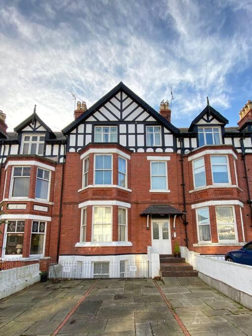 Central Llandudno, Private Parking Near To Beach, Pier & Shops Exterior photo